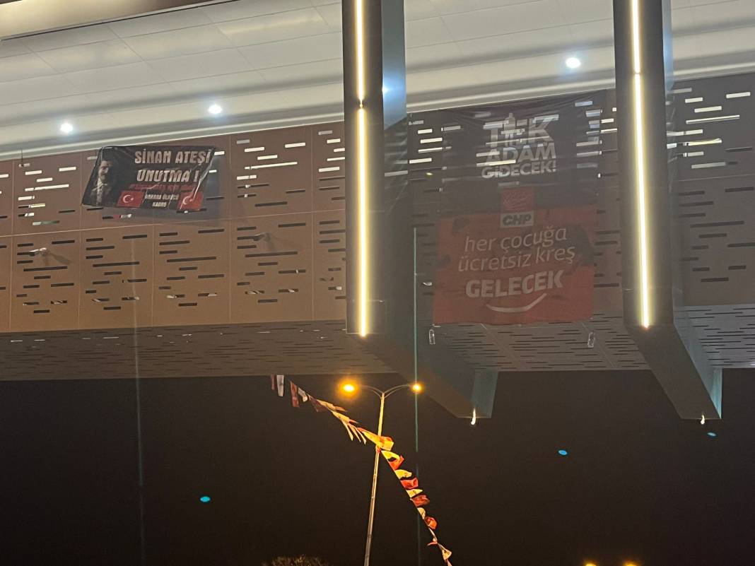 Ankara’nın pek çok noktasına ‘Sinan Ateş’i unutma’ afişleri asıldı 9